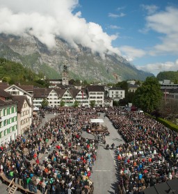 Schweizer Landsgemeinde (Glarus 2014) Foto wikipedia (Ludovic Peron)