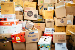 »Verpackungen«, Foto: chuttersnap/unsplash.com