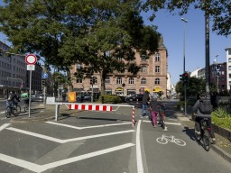 Oeder Weg: Autos müssen draußen bleiben Foto Frankfurt-journal