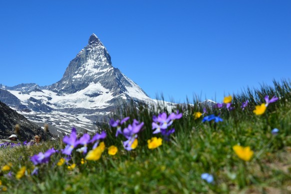 Sind es die Berge, die die Menschen gesund halten? Foto Claudia Beyli/​pixabay